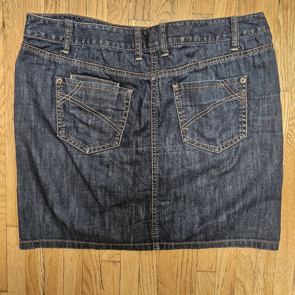 Ann Taylor Loft Jean Skirt Size 10 Petite - Picture 3 of 5